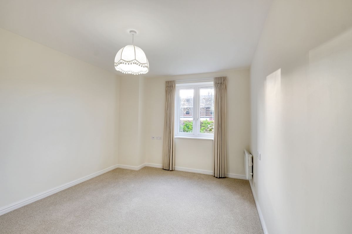 8 Farringford Court 1 Avenue Road, Lymington, Hampshire, SO41 9PA