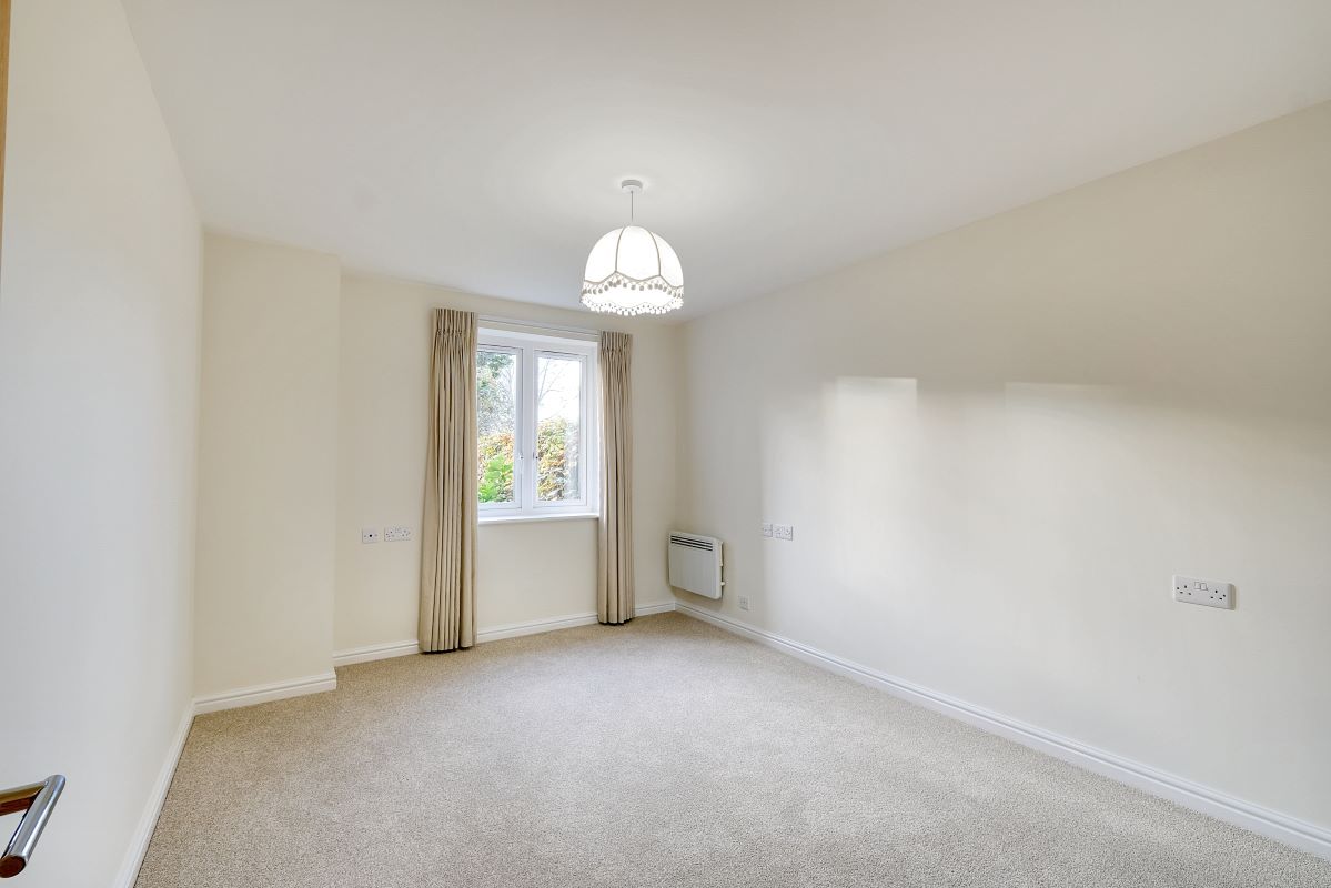 8 Farringford Court 1 Avenue Road, Lymington, Hampshire, SO41 9PA