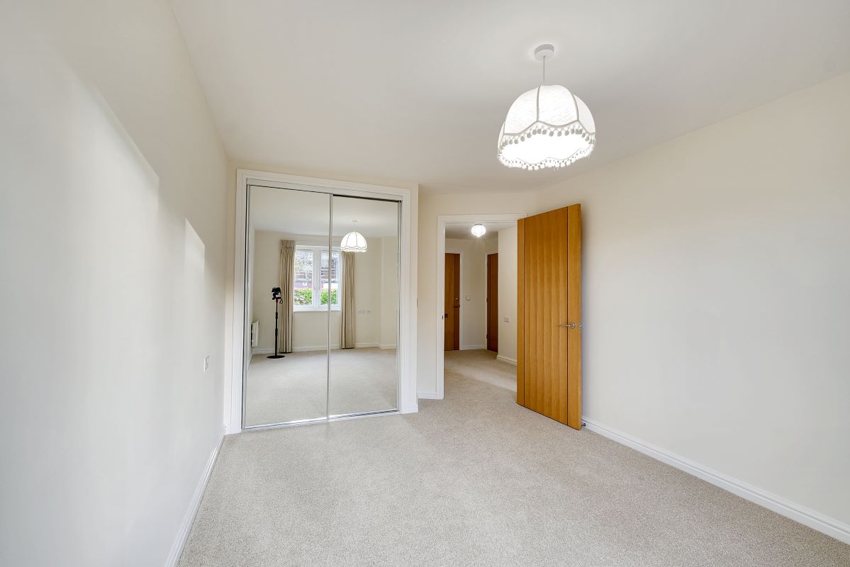 8 Farringford Court 1 Avenue Road, Lymington, Hampshire, SO41 9PA