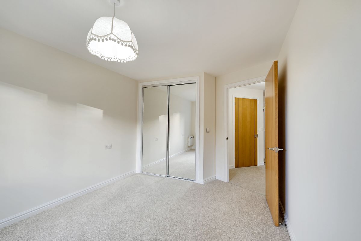 8 Farringford Court 1 Avenue Road, Lymington, Hampshire, SO41 9PA