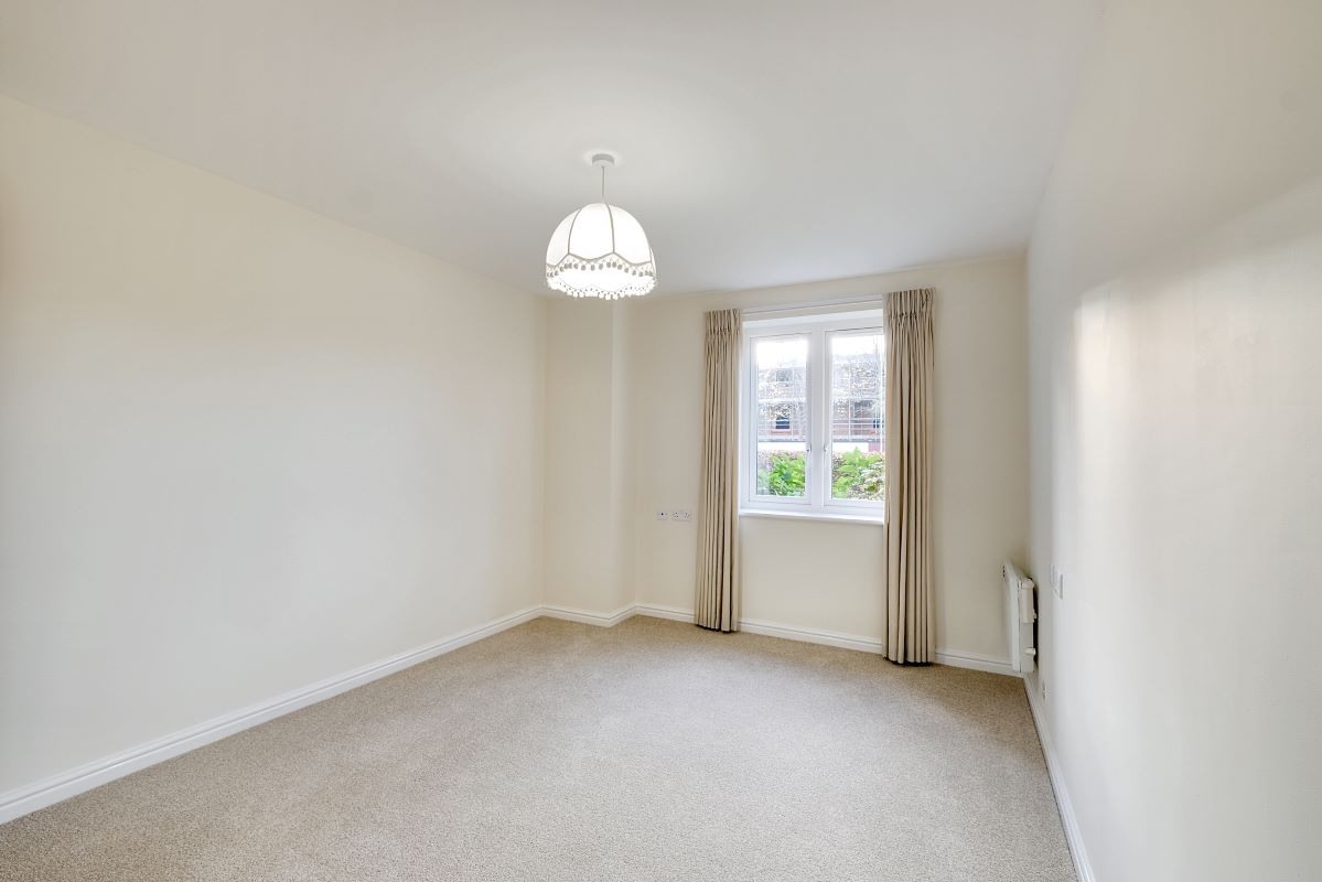 8 Farringford Court 1 Avenue Road, Lymington, Hampshire, SO41 9PA