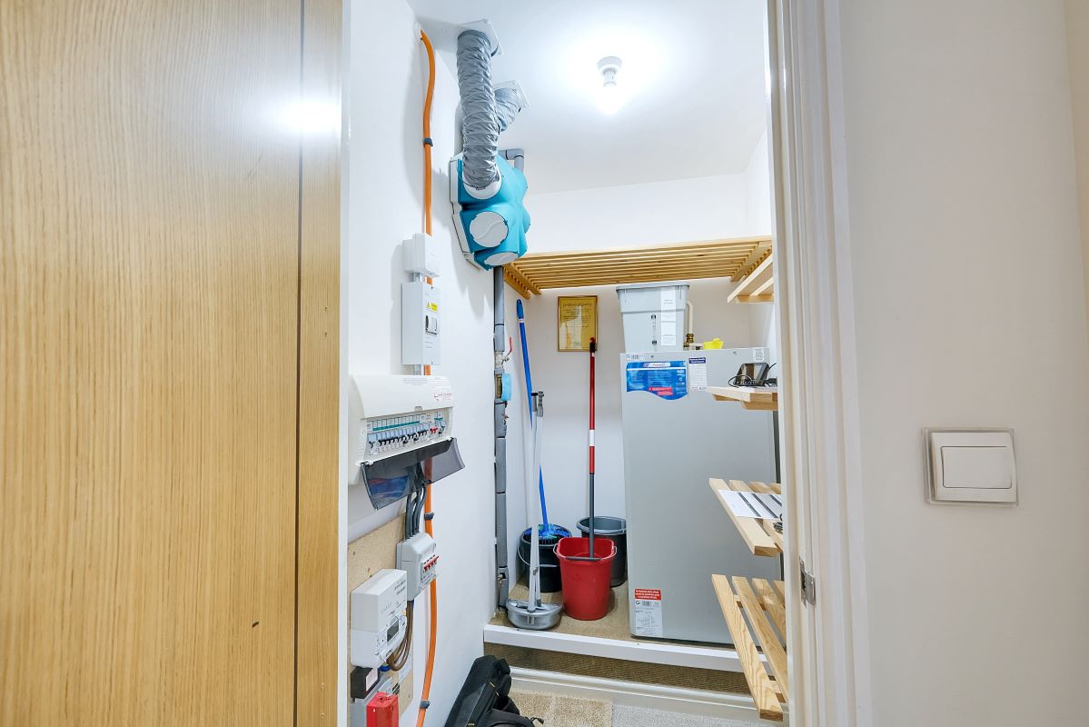 8 Farringford Court 1 Avenue Road, Lymington, Hampshire, SO41 9PA