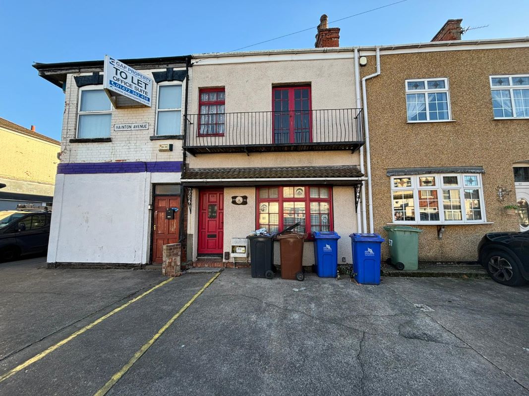 Property for Auction in Lincolnshire - 55 Hainton Avenue, Grimsby, South Humberside, DN32 9BX