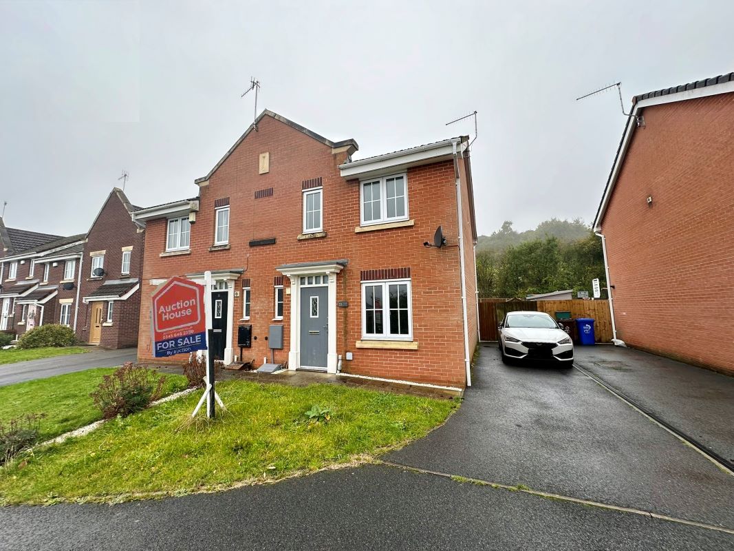 Property for Auction in Cheshire, Staffordshire & Shropshire - 33 Emerald Way, Stoke-On-Trent, Staffordshire, ST6 8HL