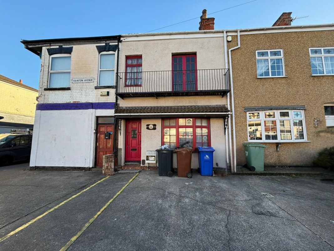 Property for Auction in Lincolnshire - 55 Hainton Avenue, Grimsby, South Humberside, DN32 9BX