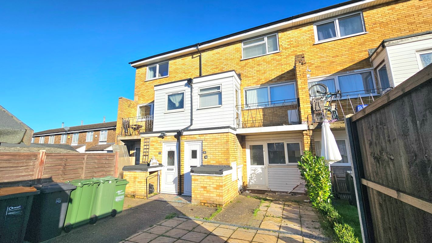 Property for Auction in Bedfordshire and Buckinghamshire - 8 Newbury Road Houghton Regis, Dunstable, Bedfordshire, LU5 5RA