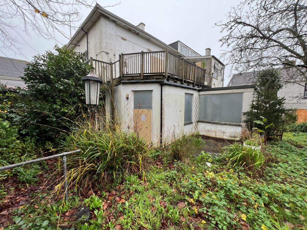 Property for Auction in South West - 1 Penare Court Penare Gardens, Penzance, Cornwall, TR18 2AR