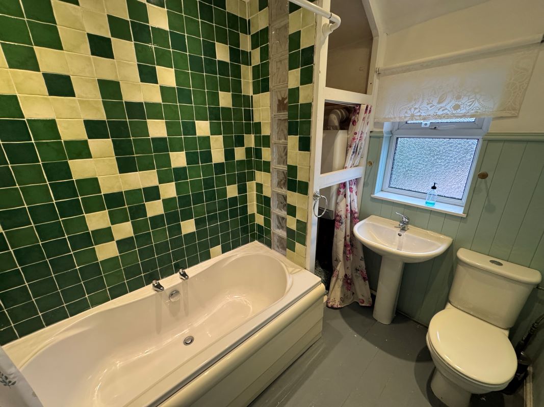 35 Derby Road, Ripley, Derbyshire, DE5 3HR