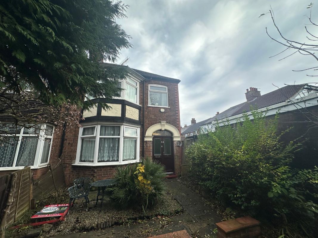 Property for Auction in Lincolnshire - 84 Peaksfield Avenue, Grimsby, South Humberside, DN32 9QG