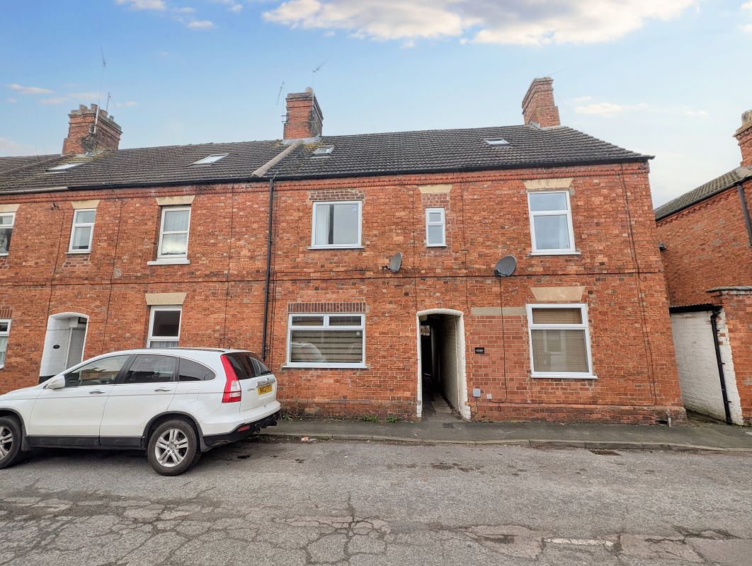 Property for Auction in Lincolnshire - 2 Castle Street, Sleaford, Lincolnshire, NG34 7QE