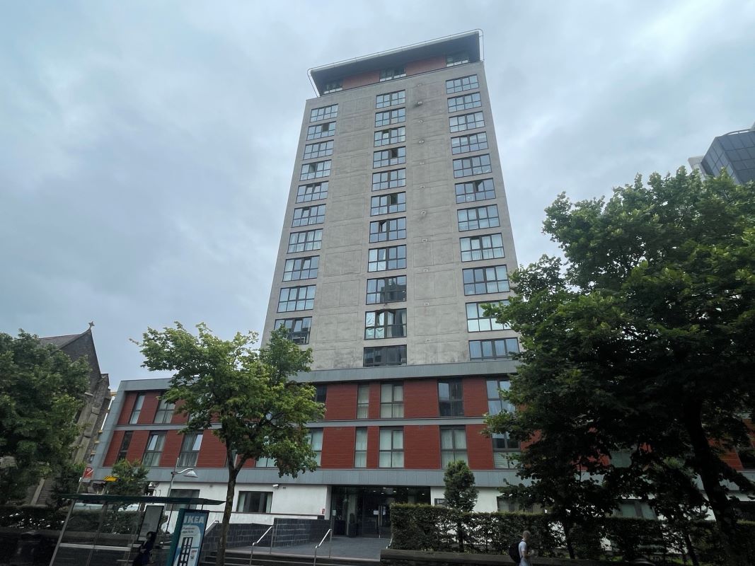 Property for Auction in Wales - 49 Admiral House 38-42 Newport Road, Cardiff, South Glamorgan, CF24 0DH