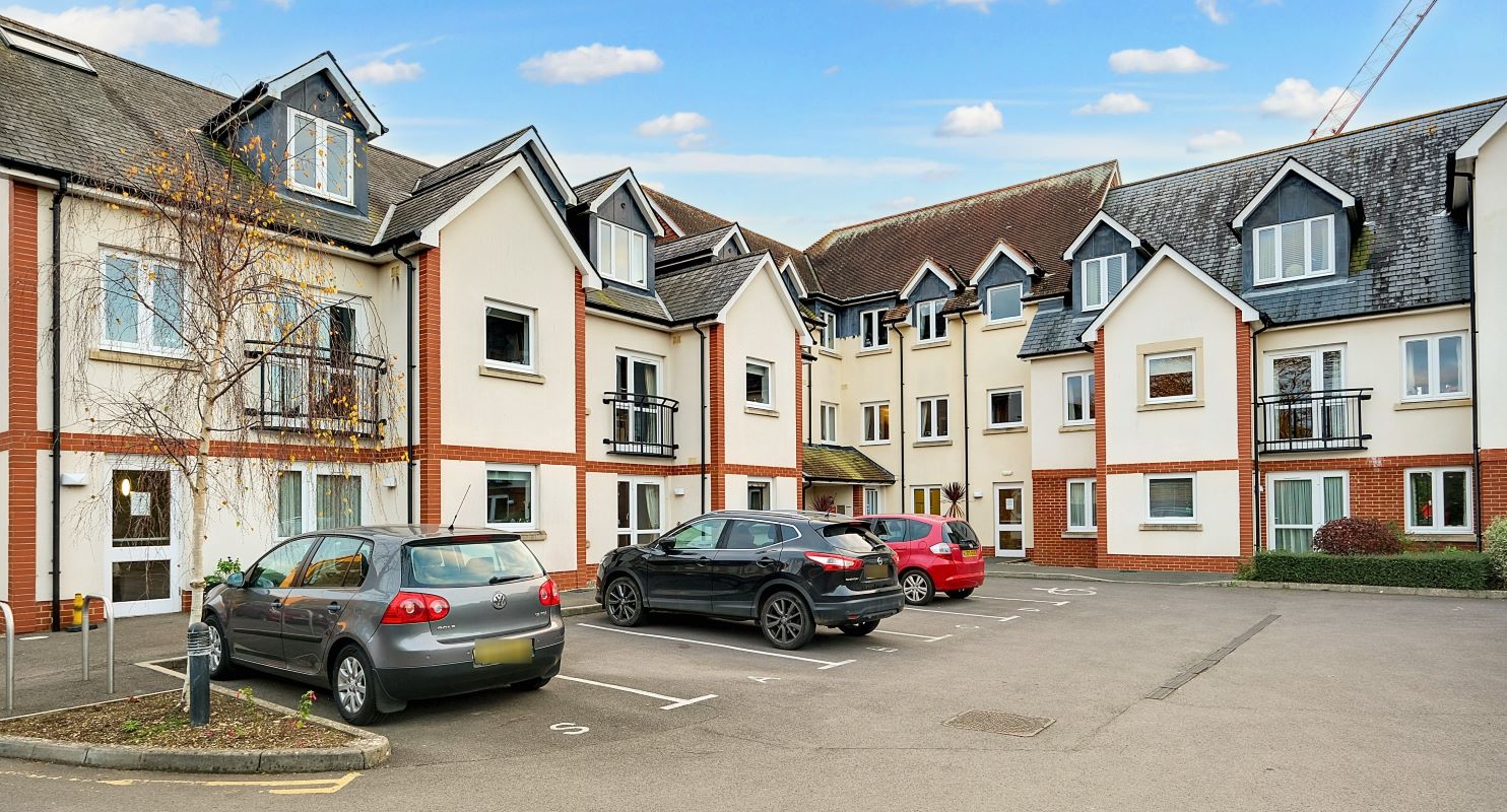 Property for Auction in South Yorkshire - Farringford Court 1 Avenue Road, Lymington, Hampshire, SO41 9PA