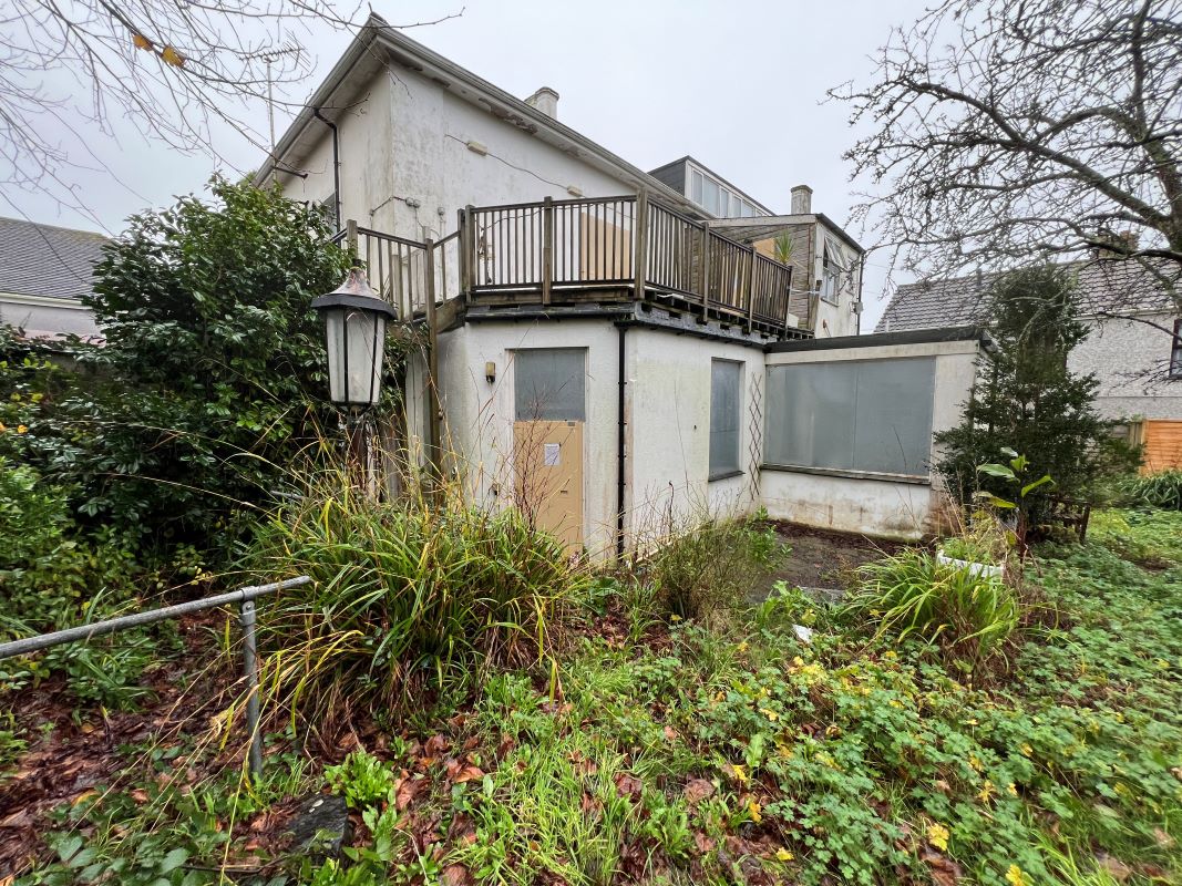 Property for Auction in South West - 1 Penare Court, Penare Gardens, Penzance, Cornwall, TR18 2AR