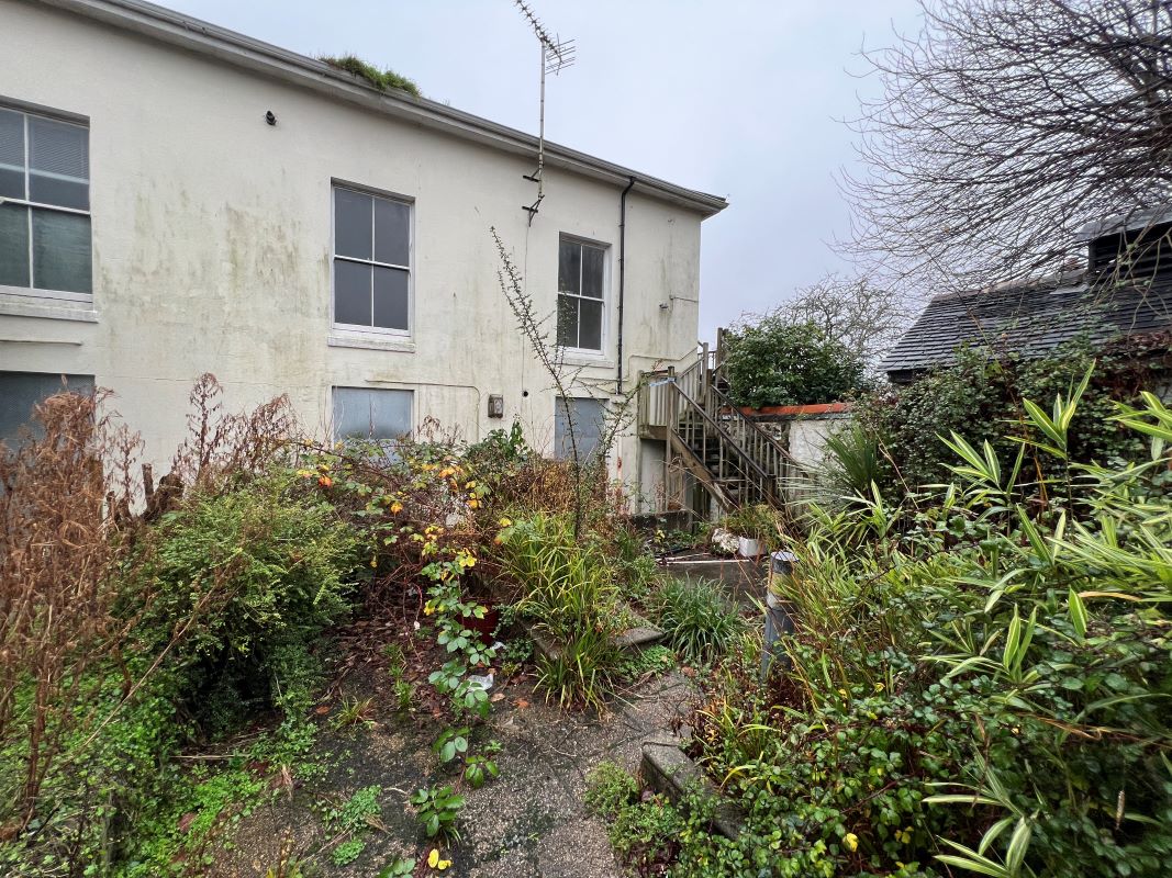 Property for Auction in South West - 2 Penare Court, Penare Gardens, Penzance, Cornwall, TR18 2AR