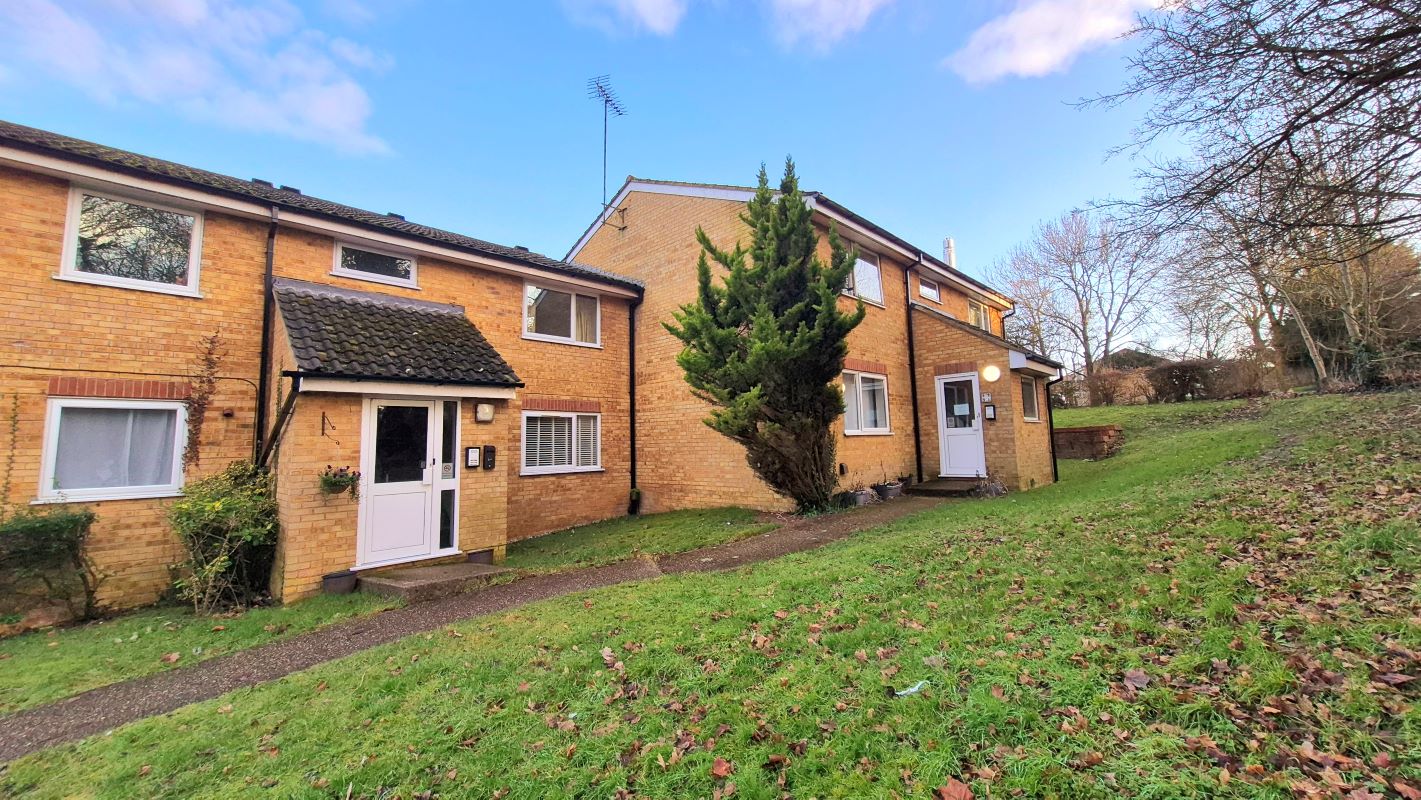 Property for Auction in Bedfordshire and Buckinghamshire - 7 Valley Green, Hemel Hempstead, Hertfordshire, HP2 7RD