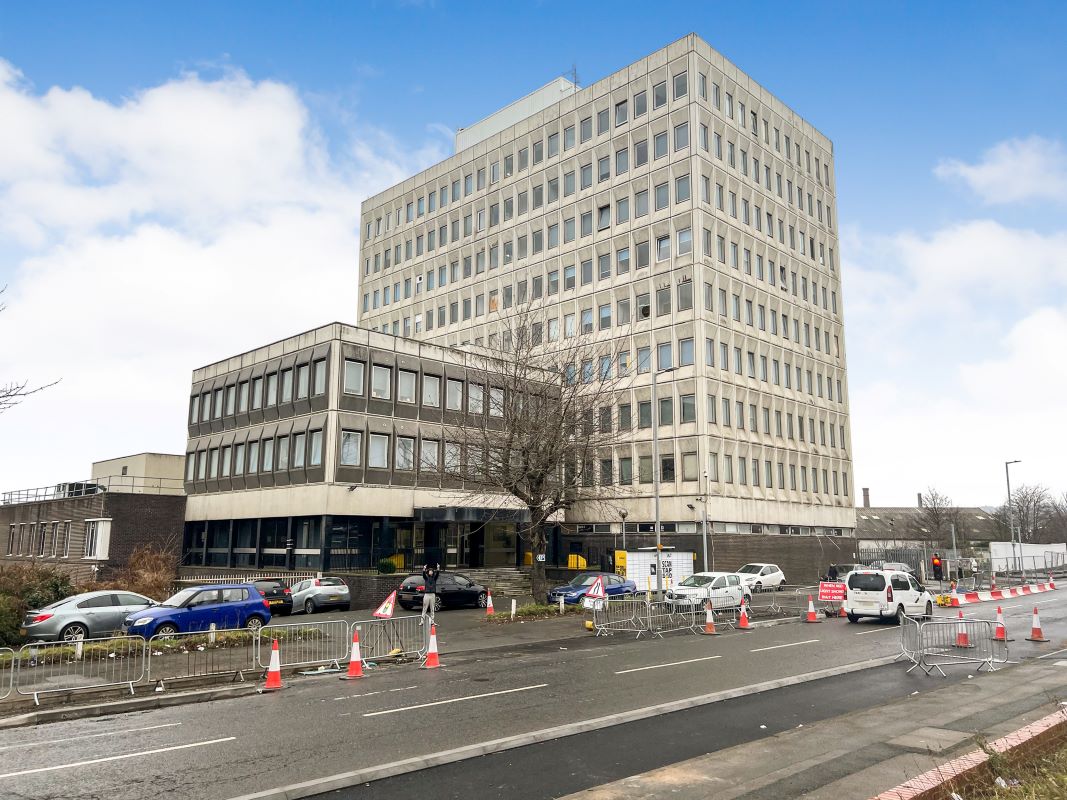 Property for Auction in Lincolnshire - Apartment 914 Colonnade House, Bradford, West Yorkshire, BD1 2HQ