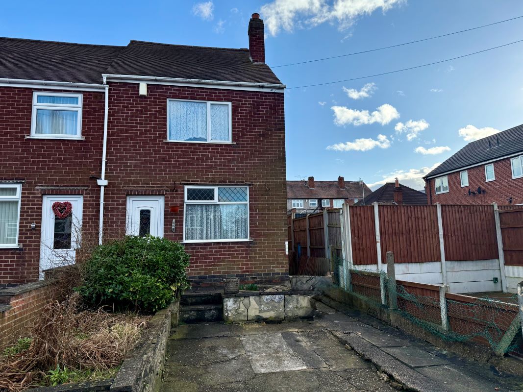 Property for Auction in Nottinghamshire & Derby - 2 Elmsfield Avenue, Heanor, Derbyshire, DE75 7BD