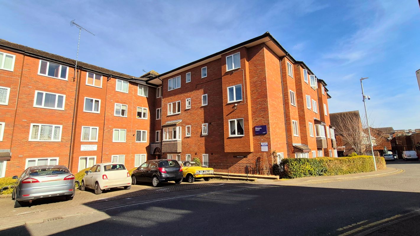 Property for Auction in Bedfordshire and Buckinghamshire - Flat 33 Eleanors Court, Dunstable, Bedfordshire, LU6 1SB