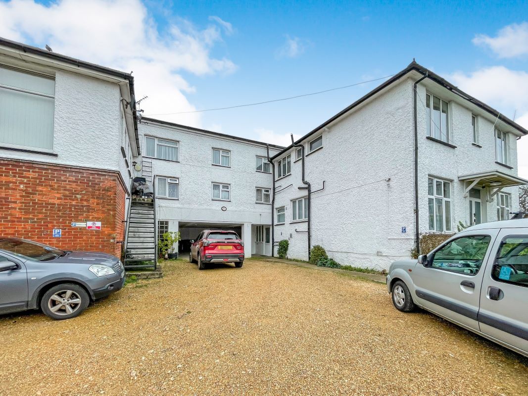 Property for Auction in Sussex & Hampshire - Flat 6 Wroxall House, High Street, Wroxall, Ventnor, Isle Of Wight, PO38 3BH