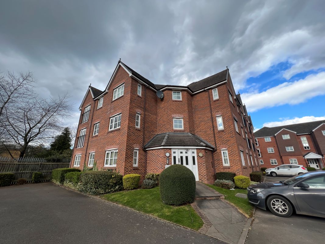 Property for Auction in Nottinghamshire & Derby - 3 Hendeley Court, Burton-On-Trent, Staffordshire, DE14 2BH