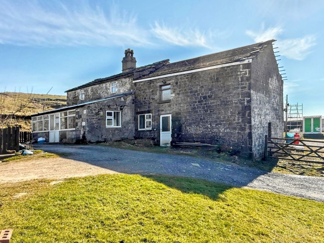 Property for Auction in Manchester - Dry Corner Farm, Rochdale Road, Bacup, Lancashire, OL13 9XF