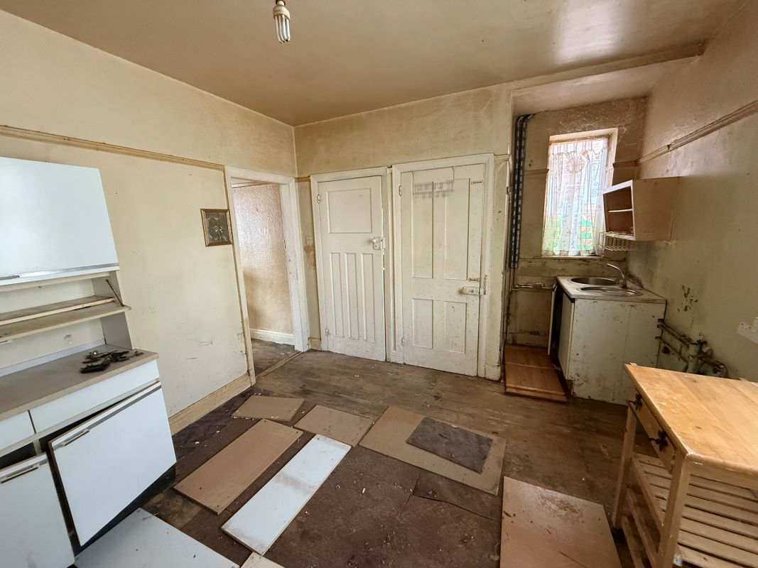 24 Reeves Avenue, Newcastle, Staffordshire, ST5 9LG