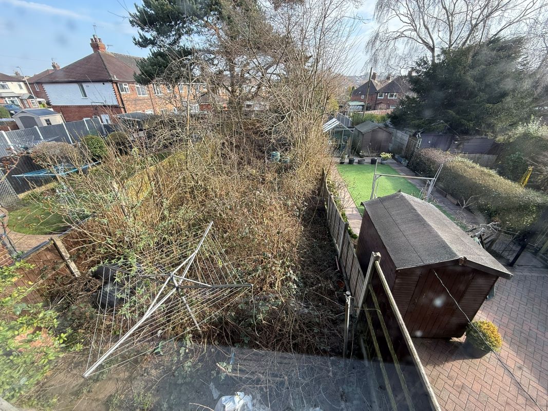 24 Reeves Avenue, Newcastle, Staffordshire, ST5 9LG