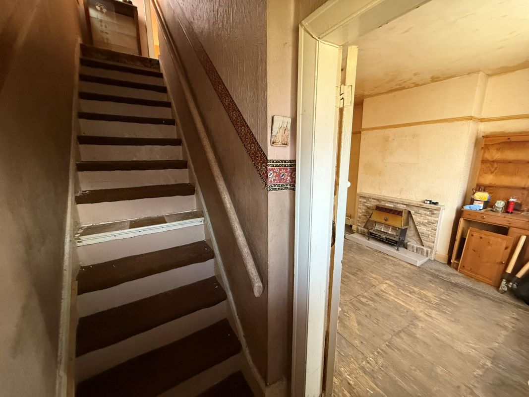 24 Reeves Avenue, Newcastle, Staffordshire, ST5 9LG