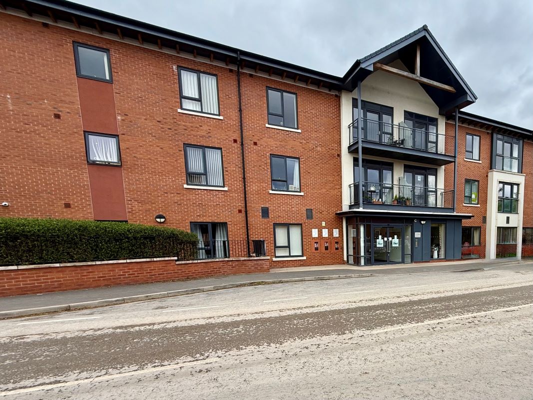 Property for Auction in Cheshire, Staffordshire & Shropshire - 34 the Windings Cable Drive, Frodsham, Cheshire, WA6 0FP