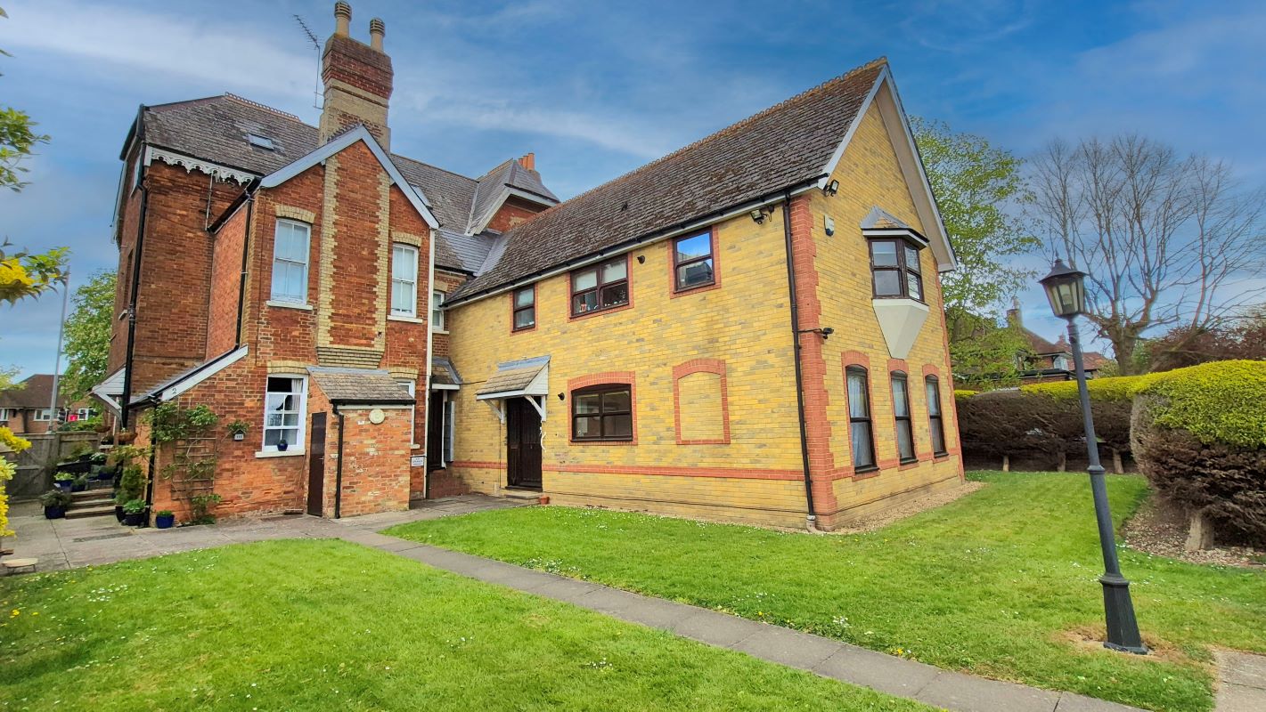 Property for Auction in Bedfordshire and Buckinghamshire - Flat 3 Spenser House, Aylesbury, Buckinghamshire, HP21 9LL