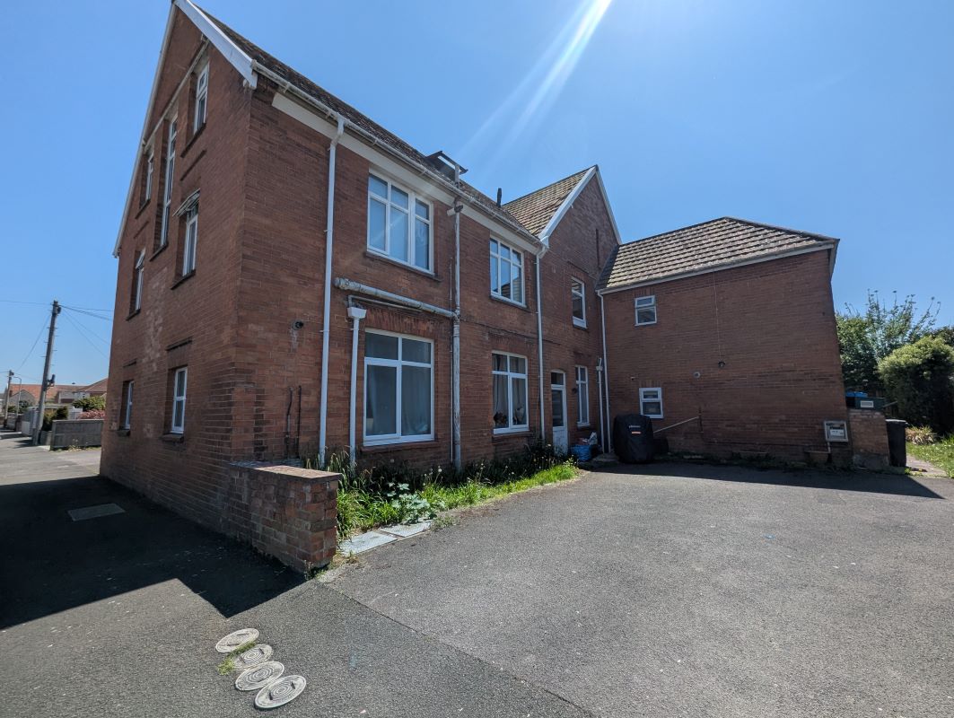 Property for Auction in South West - Flat 1 17 Golf Links Road, Burnham-On-Sea, Somerset, TA8 2PW