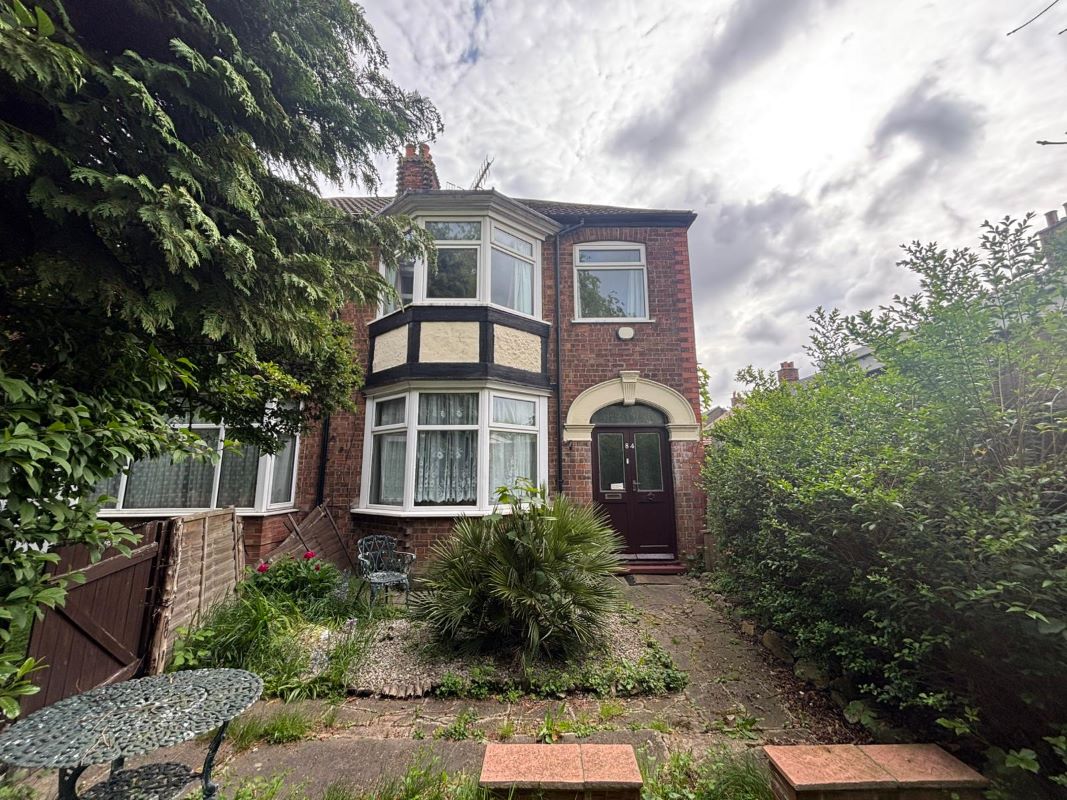 Property for Auction in Lincolnshire - 84 Peaksfield Avenue, Grimsby, South Humberside, DN32 9QG