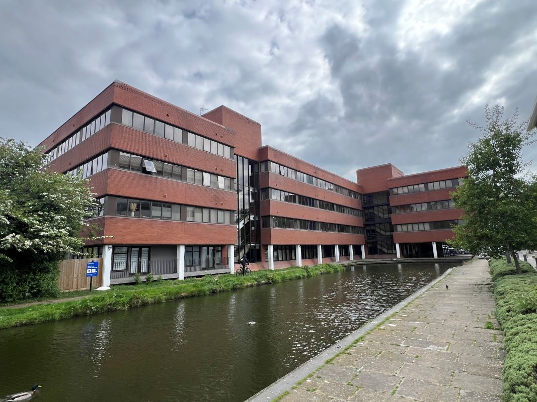 Property for Auction in Kent - Flat 15 Kingfisher House, Aylesbury, Buckinghamshire, HP21 7FS