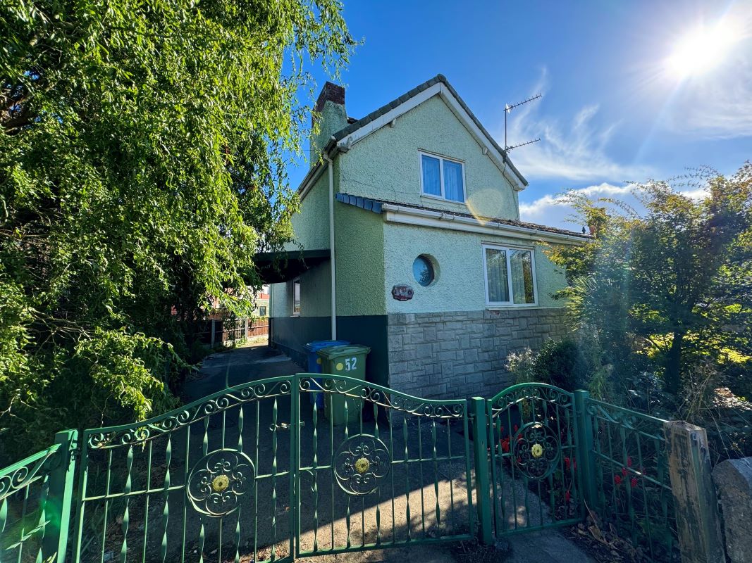 Property for Auction in Lincolnshire - 52 Shrewsbury Road Bircotes, Doncaster, South Yorkshire, DN11 8DJ