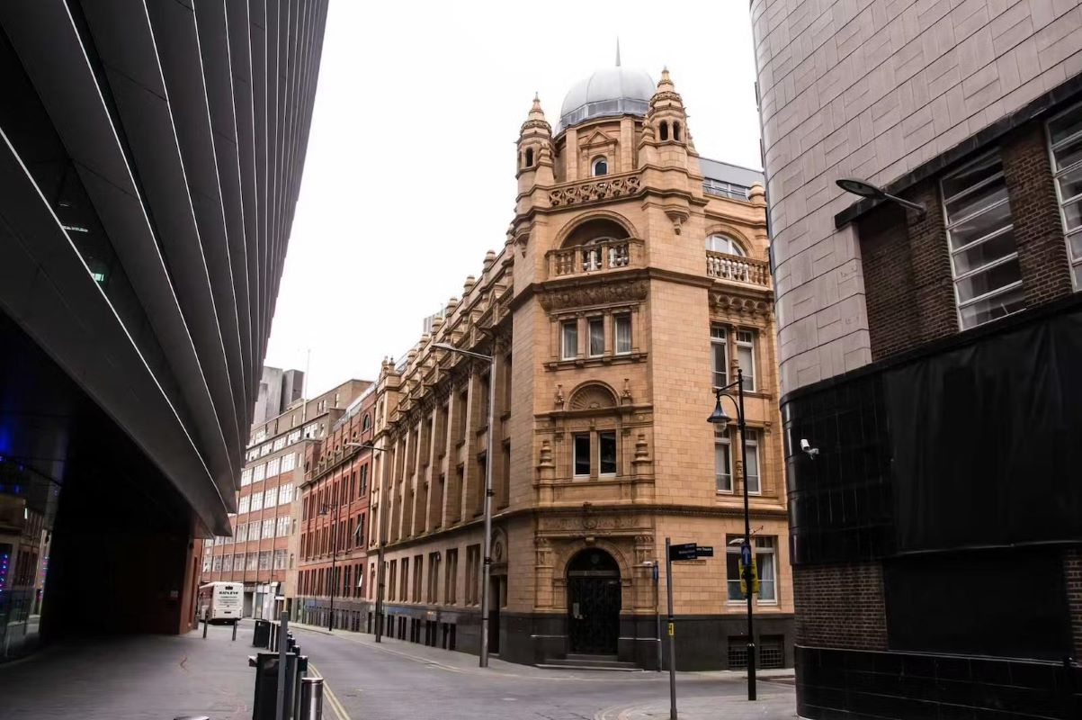 Property for Auction in Nottinghamshire & Derby - Apartment 61 Alexandra House, Leicester, Leicestershire, LE1 1SQ