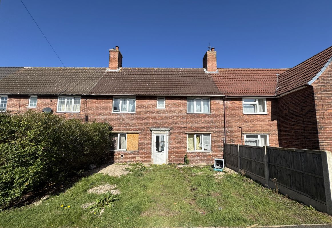 Property for Auction in Nottinghamshire & Derby - 6 Little John Drive Rainworth, Mansfield, Nottinghamshire, NG21 0JJ