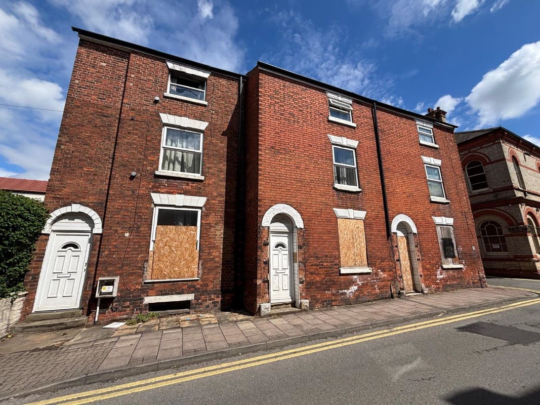 Property for Auction in Lincolnshire - 25 - 29 Spring Gardens, Gainsborough, Lincolnshire, DN21 2AY