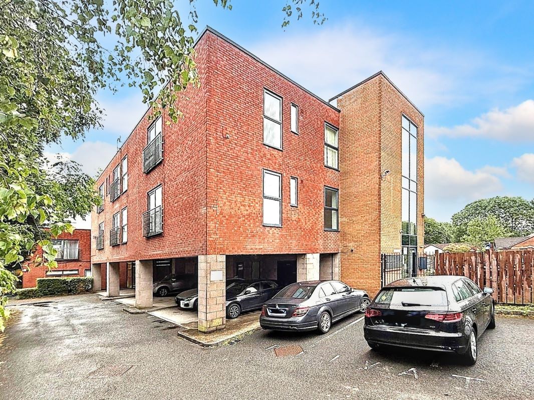 Property for Auction in Manchester - Flat 6 St. Georges Villa, Broadway, Chadderton, Oldham, Lancashire, OL9 9PY