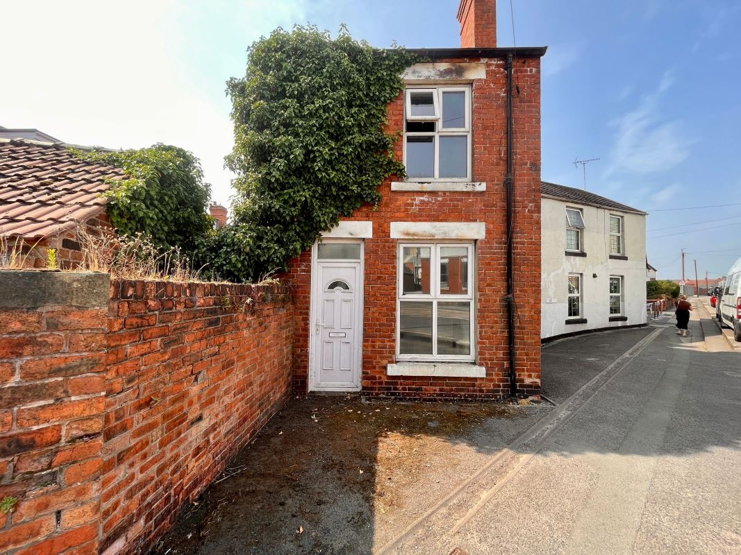 Property for Auction in Nottinghamshire & Derby - Number 132A Eastgate, Worksop, Nottinghamshire, S80 1QT