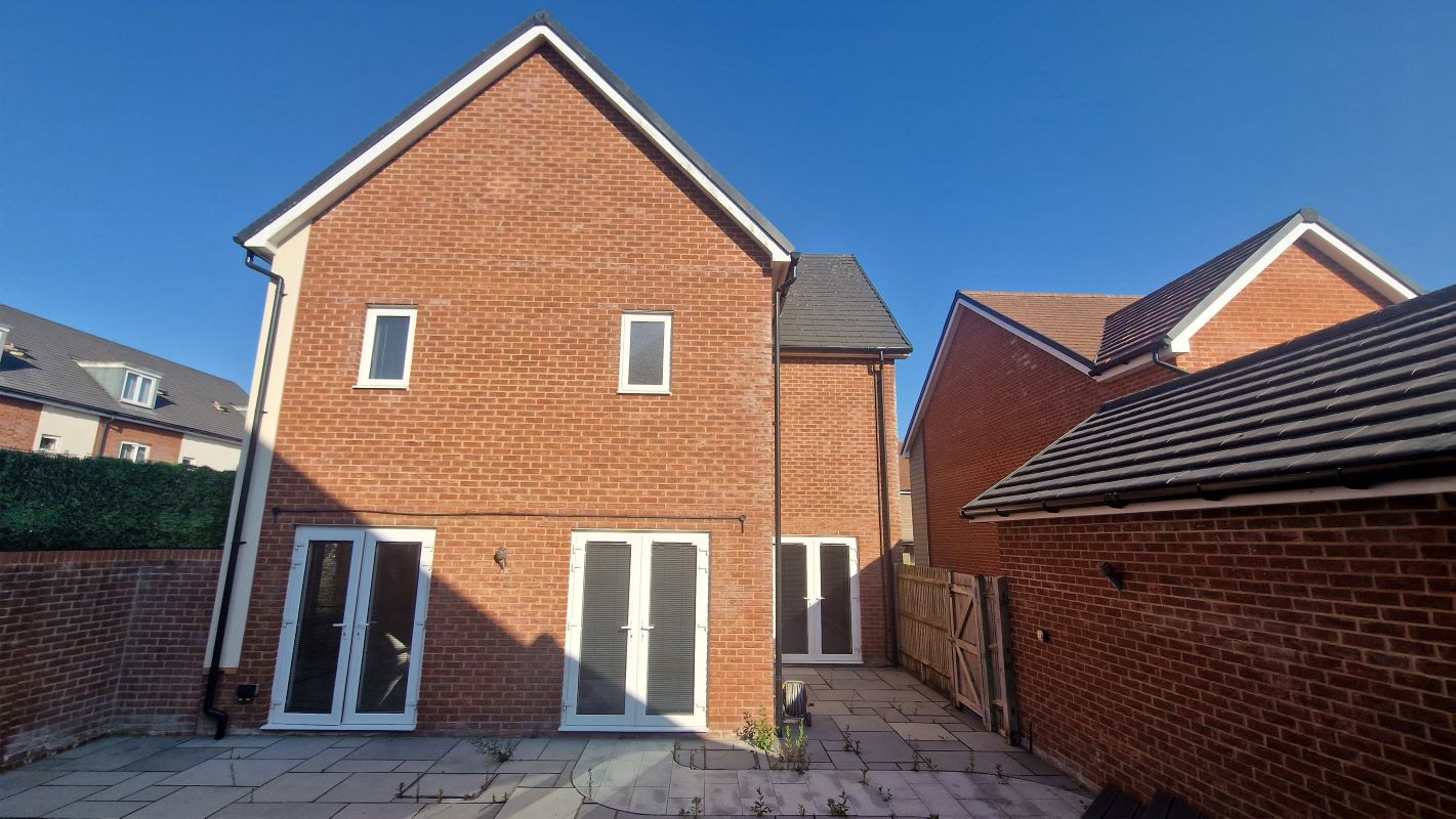 68 The Coach Road, Basingstoke, Hampshire, RG23 7FY