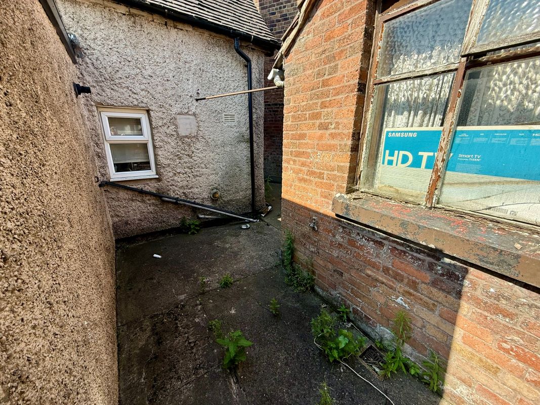 33 Meir Road, Stoke-On-Trent, Staffordshire, ST3 7HX