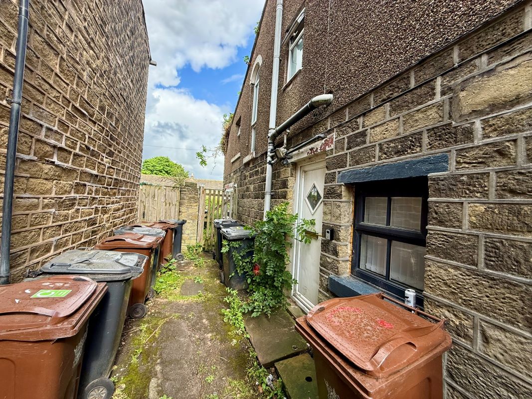 FOR SALE BY AUCTION 2 BED TERRACE