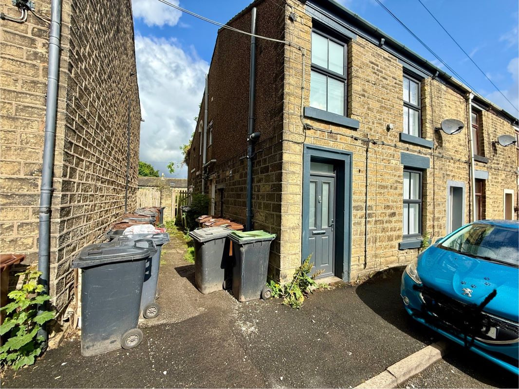 Property for Auction in Cheshire, Staffordshire & Shropshire - 9 Queen Street, Glossop, Derbyshire, SK13 8EL