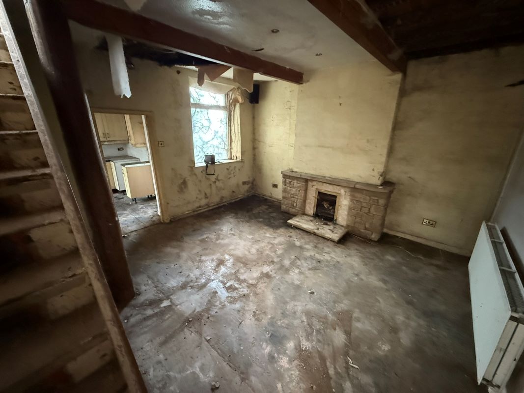 9 Queen Street, Glossop, Derbyshire, SK13 8EL