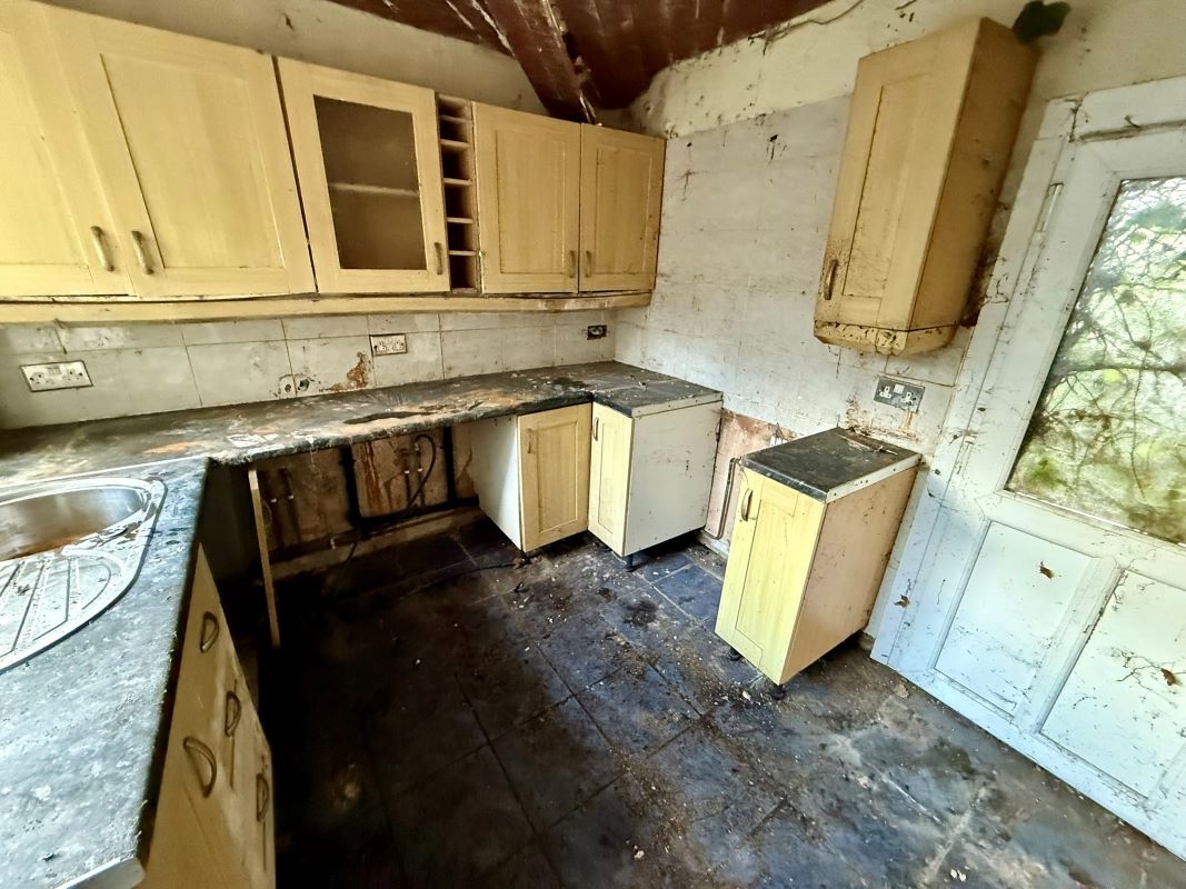 9 Queen Street, Glossop, Derbyshire, SK13 8EL