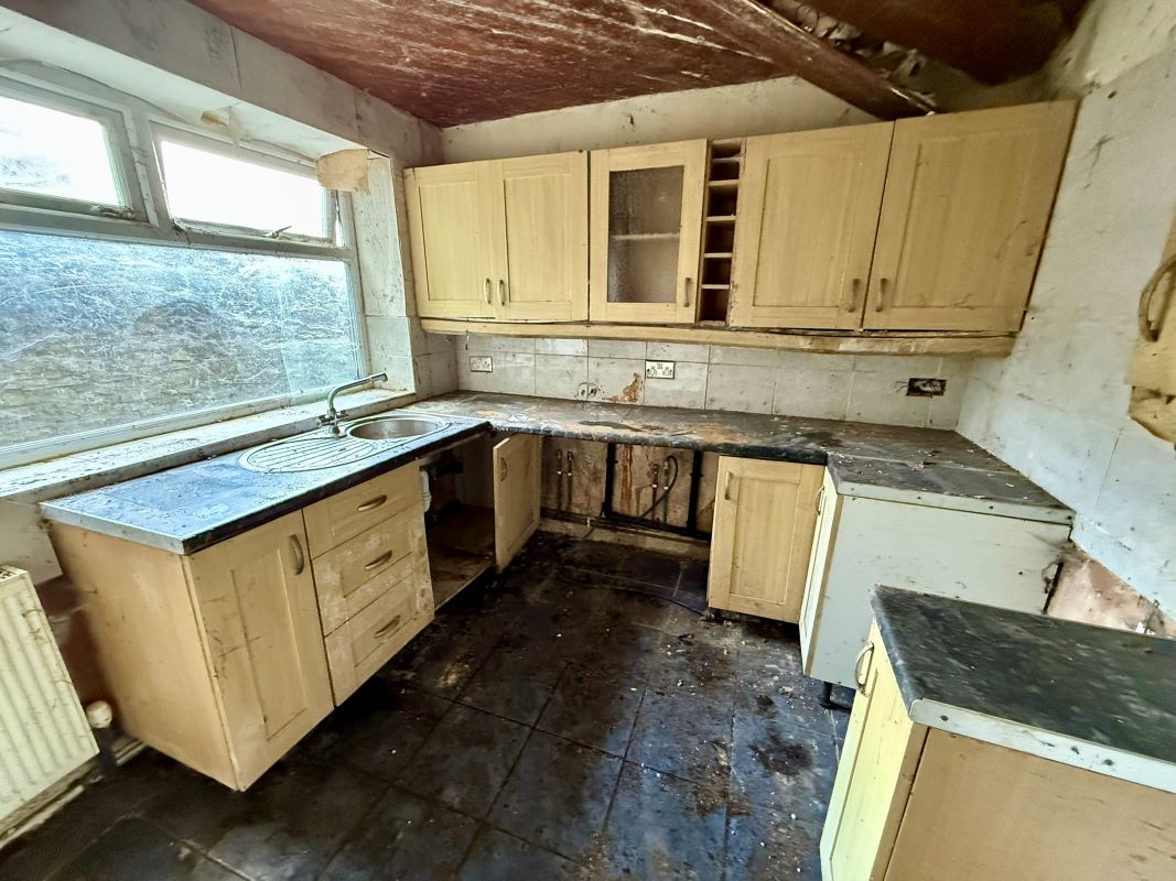 9 Queen Street, Glossop, Derbyshire, SK13 8EL