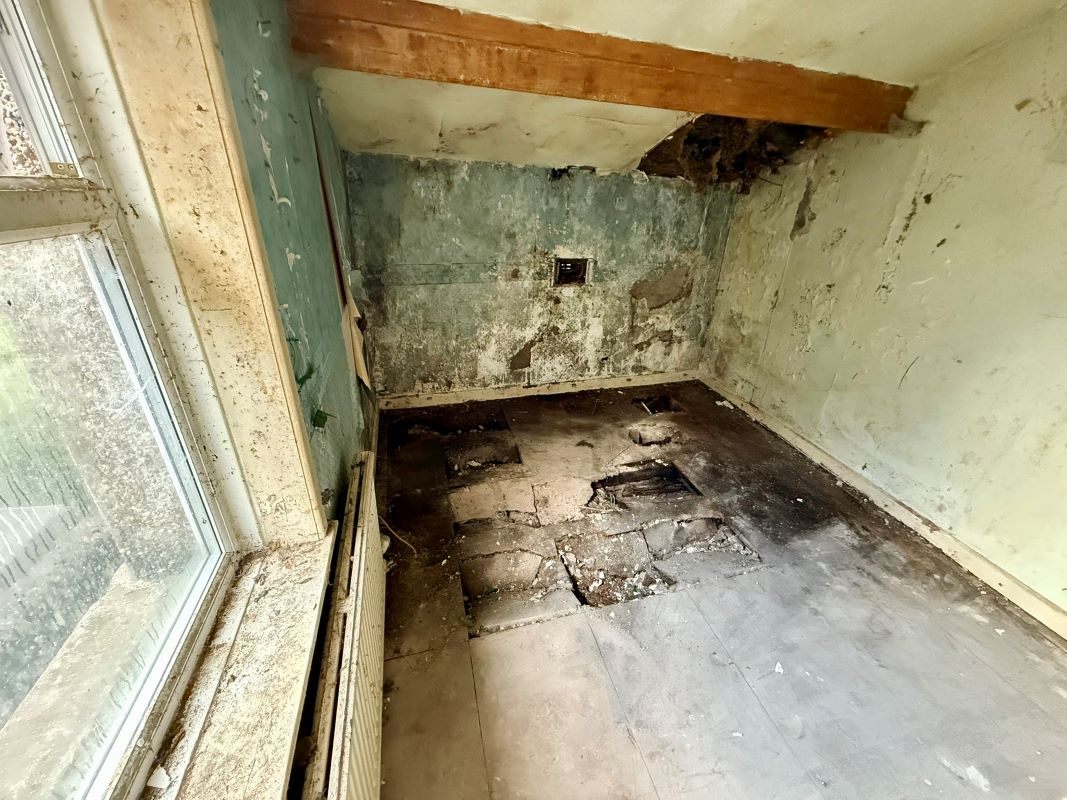 9 Queen Street, Glossop, Derbyshire, SK13 8EL