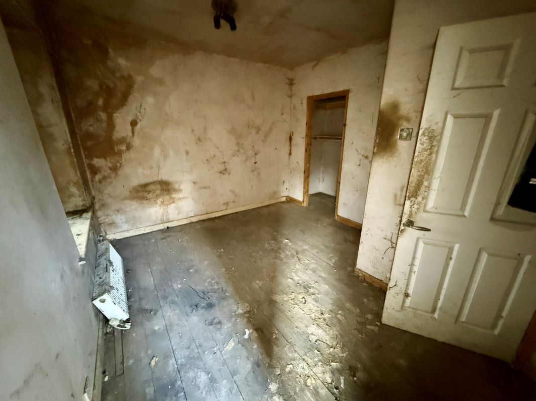 9 Queen Street, Glossop, Derbyshire, SK13 8EL