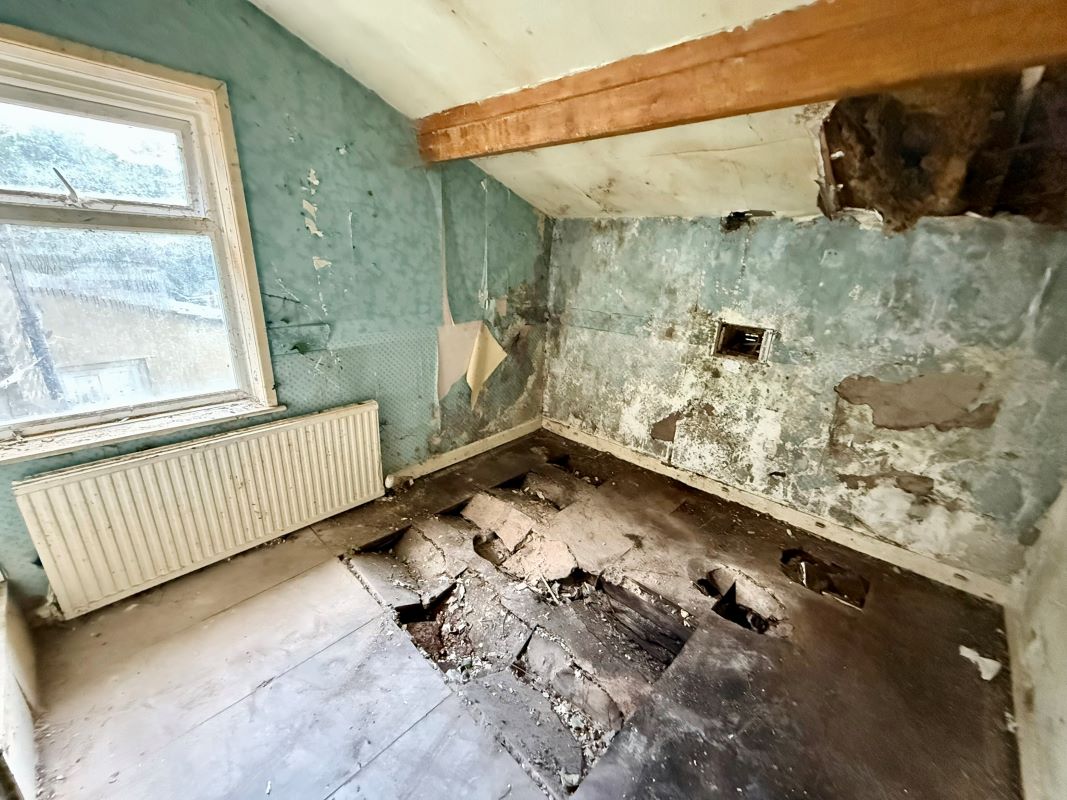 9 Queen Street, Glossop, Derbyshire, SK13 8EL