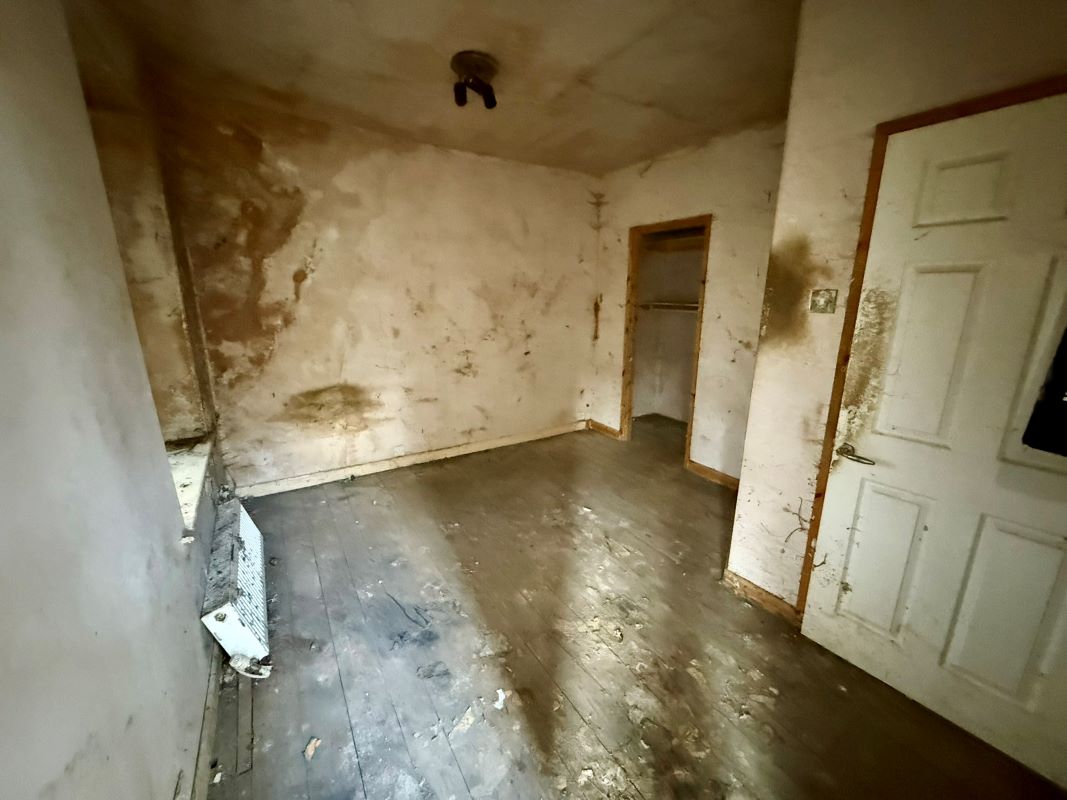 9 Queen Street, Glossop, Derbyshire, SK13 8EL